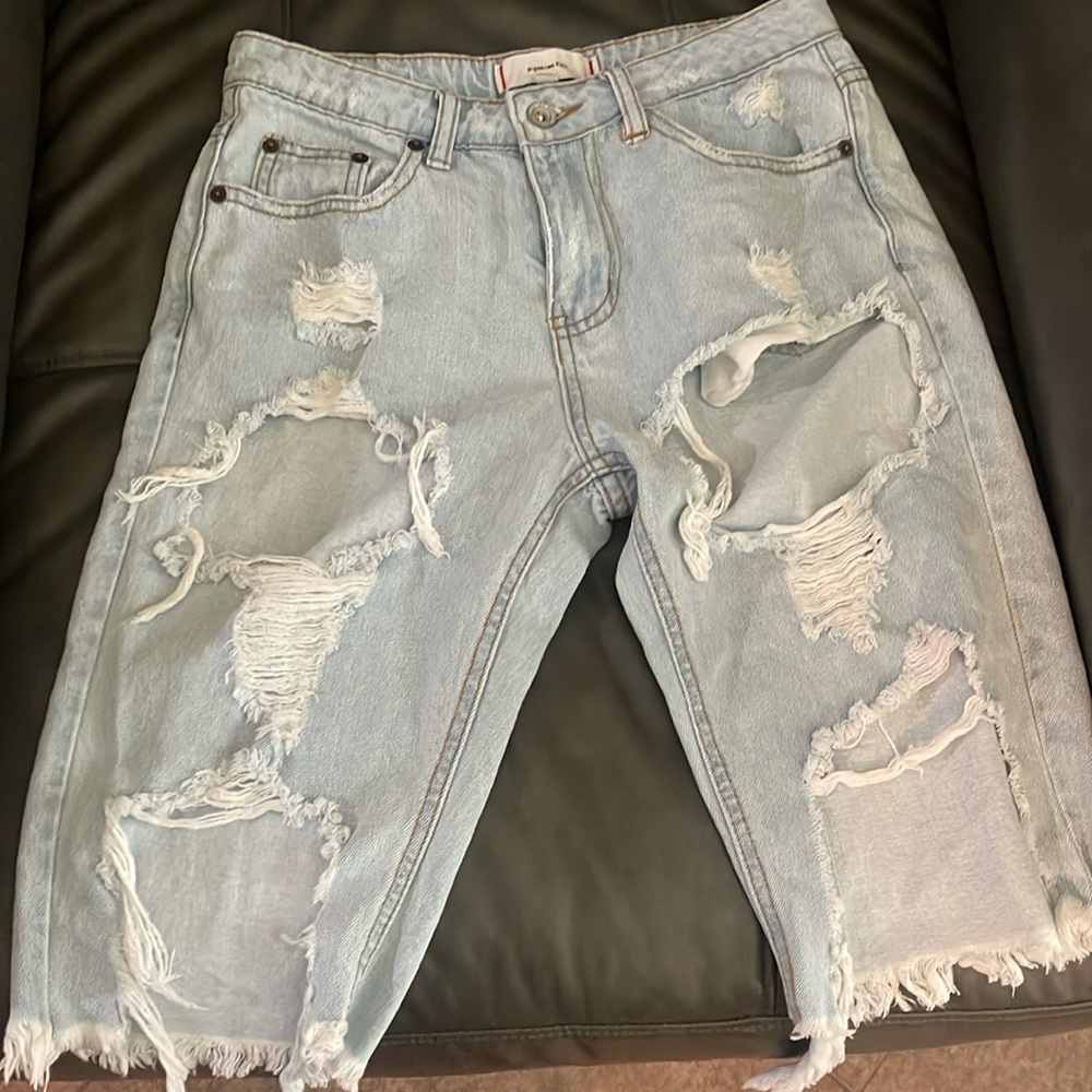 Signature eight Jean shorts